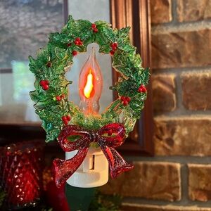 ❤️Christmas Holly Berries Sparkle Wreath Flickering Candlelight Nightlight‼️